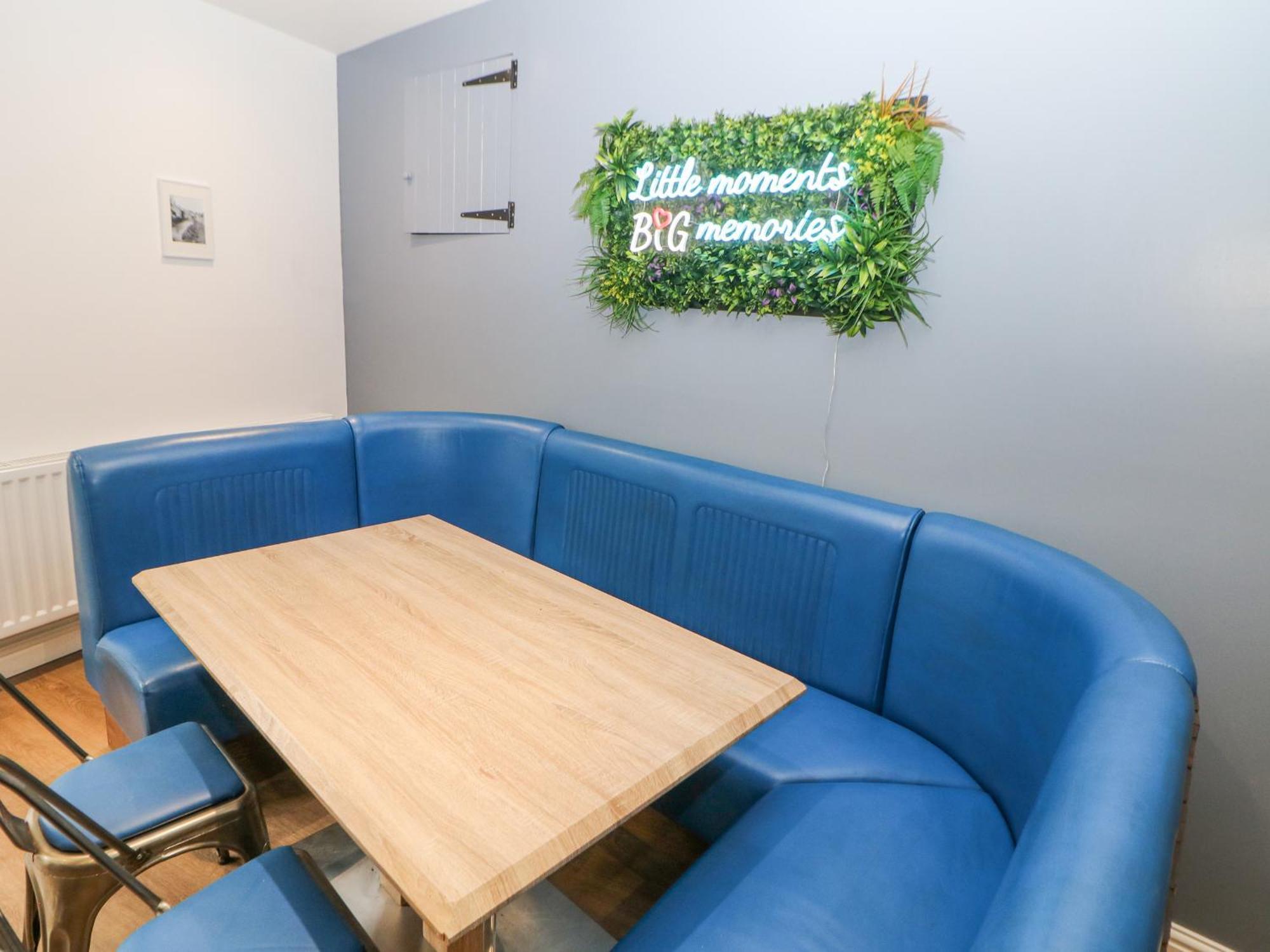 Blue Ron'S Villa Birch Vale Bagian luar foto